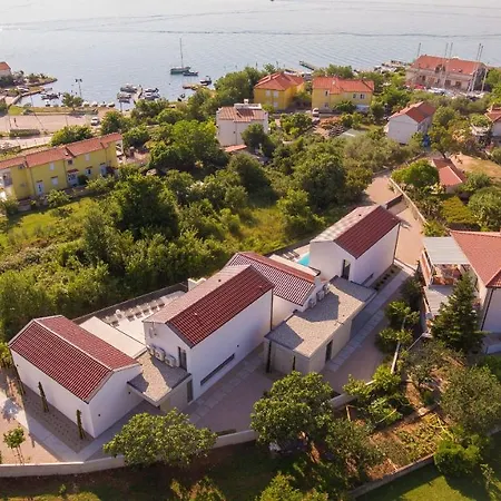 Vilă Casa Forma Klimno